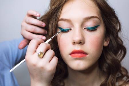Как сохранить макияж в течение всего дня? | красота и здоровье | школажизни.ру