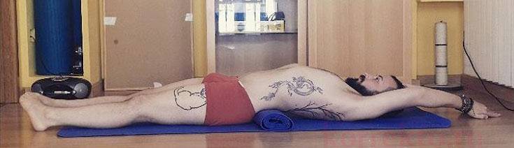Японская гимнастика фукуцудзи для похудения с валиком