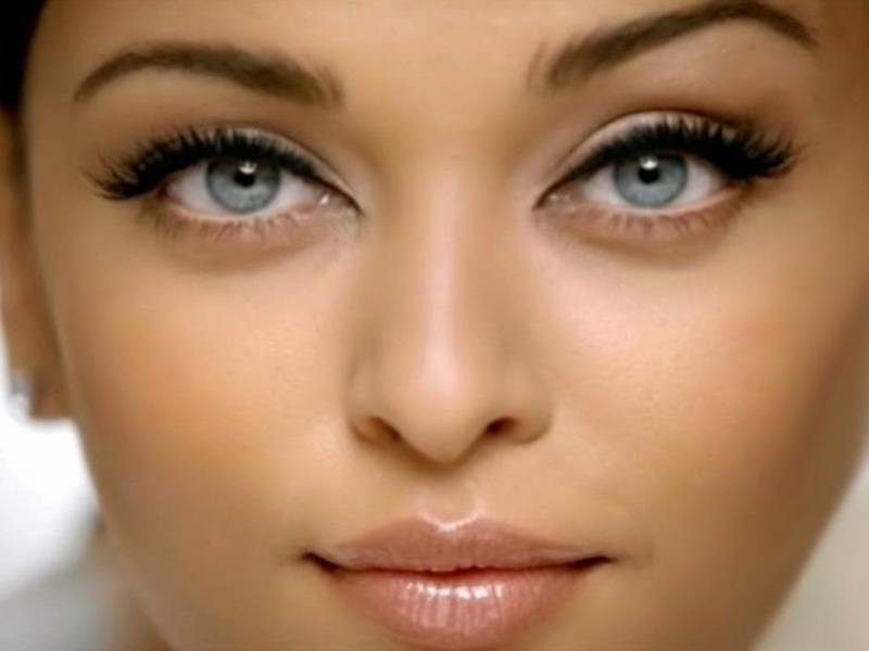 Макияж для голубых глаз: пошаговые примеры с фото