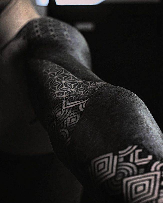 Маленькие тату для мужчин: 30 вариантов эскизов татуировок, которые захочется набить  | playboy