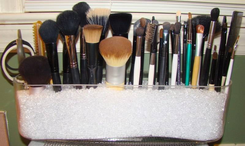 Как мыть кисти для макияжа в домашних условиях: чем мыть, как часто, как сушить, как хранить | sovetguru