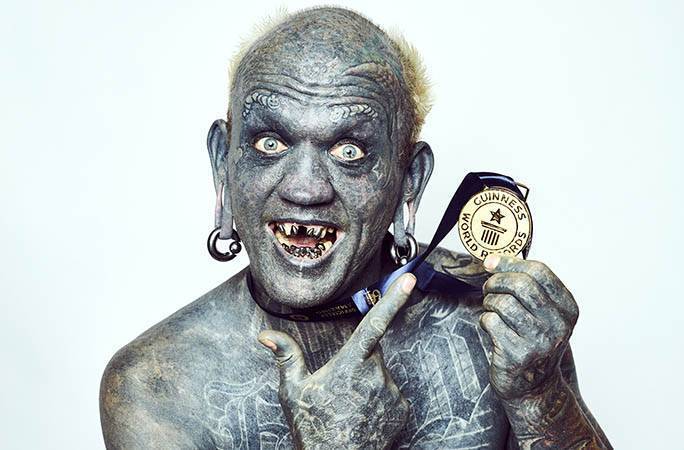 Самый татуированный человек в мире: топ людей с татуировками, история их популярности и интересные факты из биографии