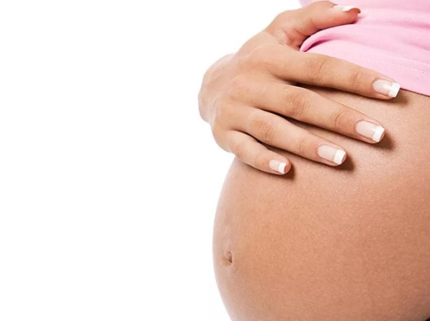 Маникюр при беременности и педикюр: можно ли делать процедуру с гель-лаком, в том числе во время ранних сроков первого триместра, каковы плюсы и минусы?