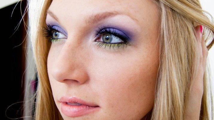 Как сделать вечерний макияж для блондинок с разным цветом глаз