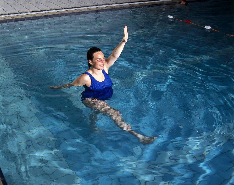 Упражнения в бассейне для похудения и тренировки в воде
