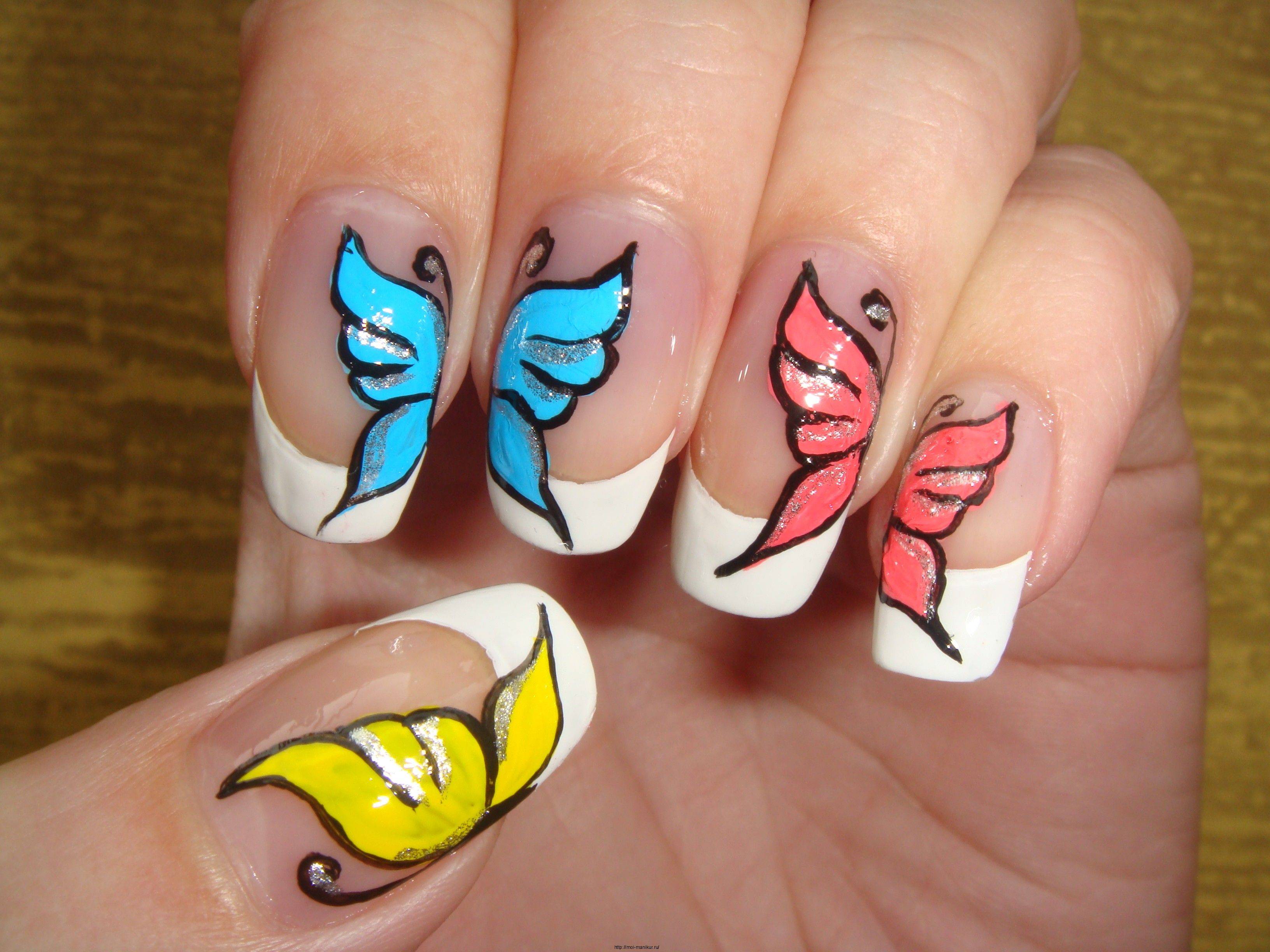 Рисунок бабочки на ногтях
