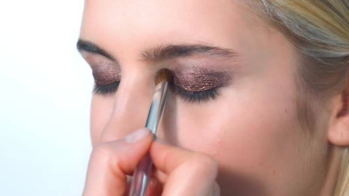 Как правильно сделать бронзовый макияж – главный тренд осени