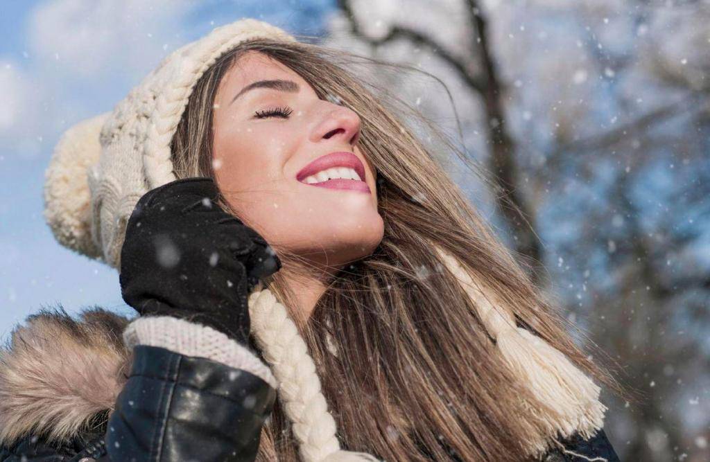 Как правильно ухаживать за кожей лица зимой | чистая линия