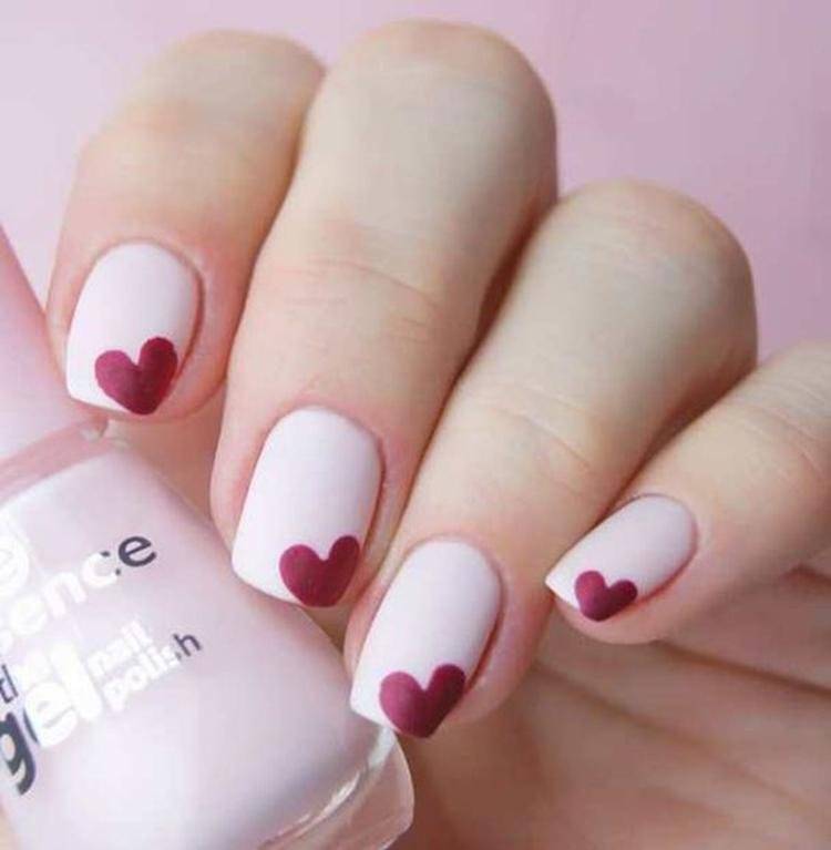 Дизайн ногтей с сердечками 2022 фото романтичные идеи - модный журнал