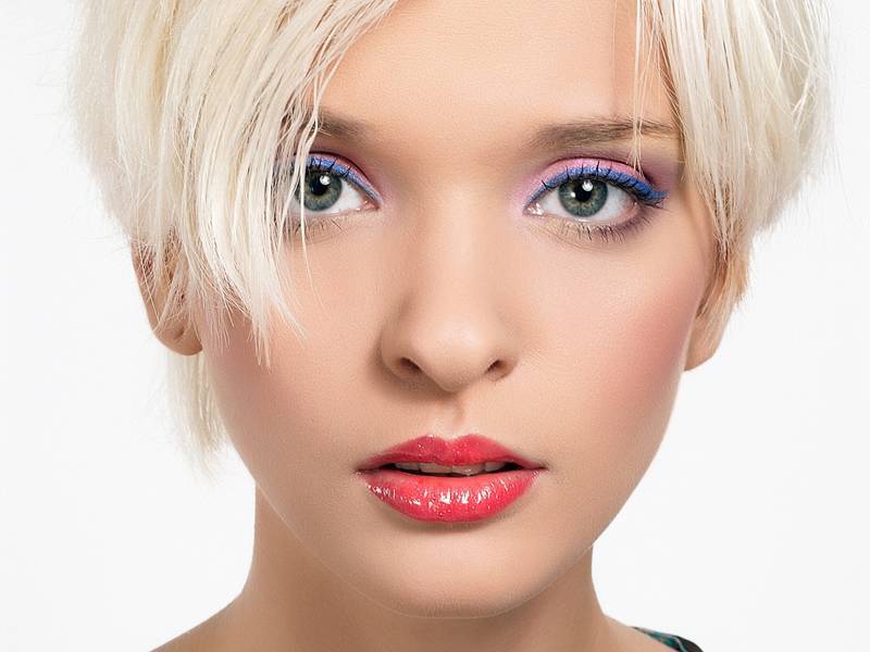 Пошаговая инструкция: делаем стильный макияж для блондинок с голубыми, серыми и карими глазами (+видео)