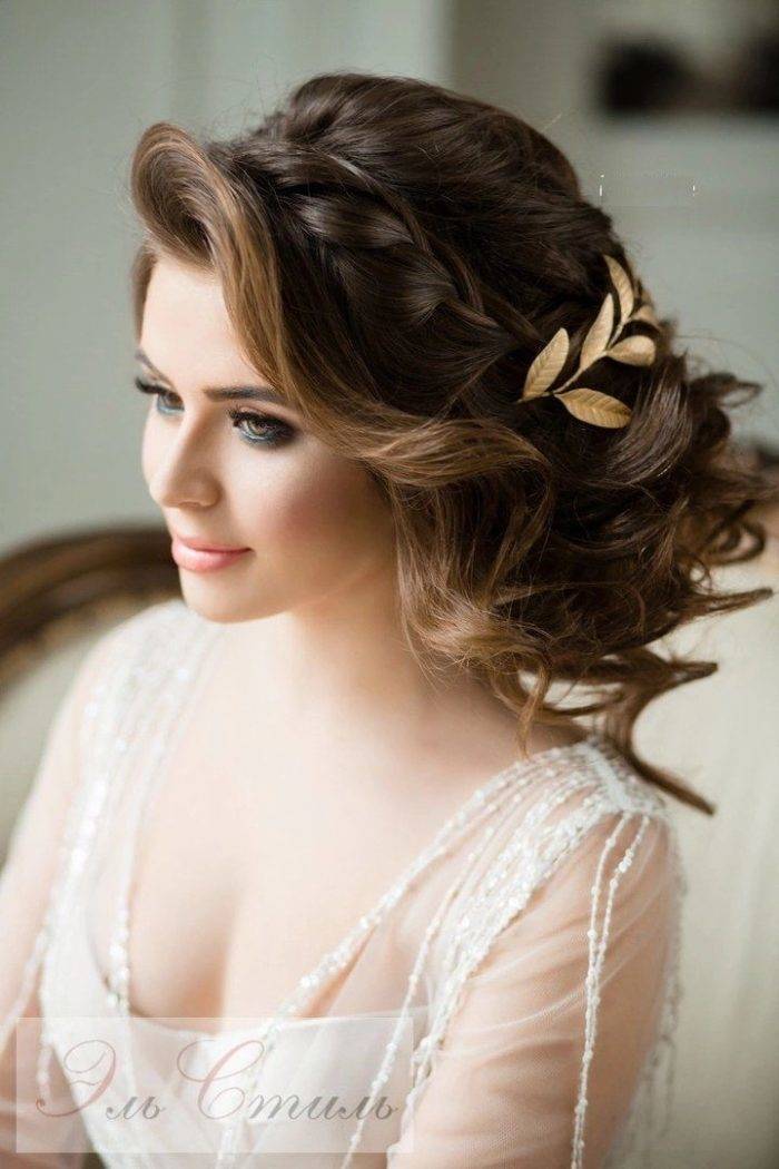 Греческая прическа с фатой: стиль свадебной косы