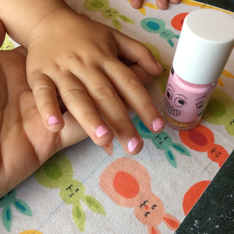 Маникюр для ребенка: как легко сделать детские ногти красивыми в домашних условиях