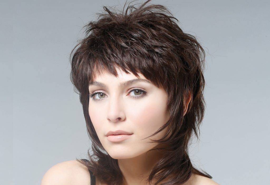 Стрижка гаврош на средние волосы: женская прическа с челкой, стиль для женщин
