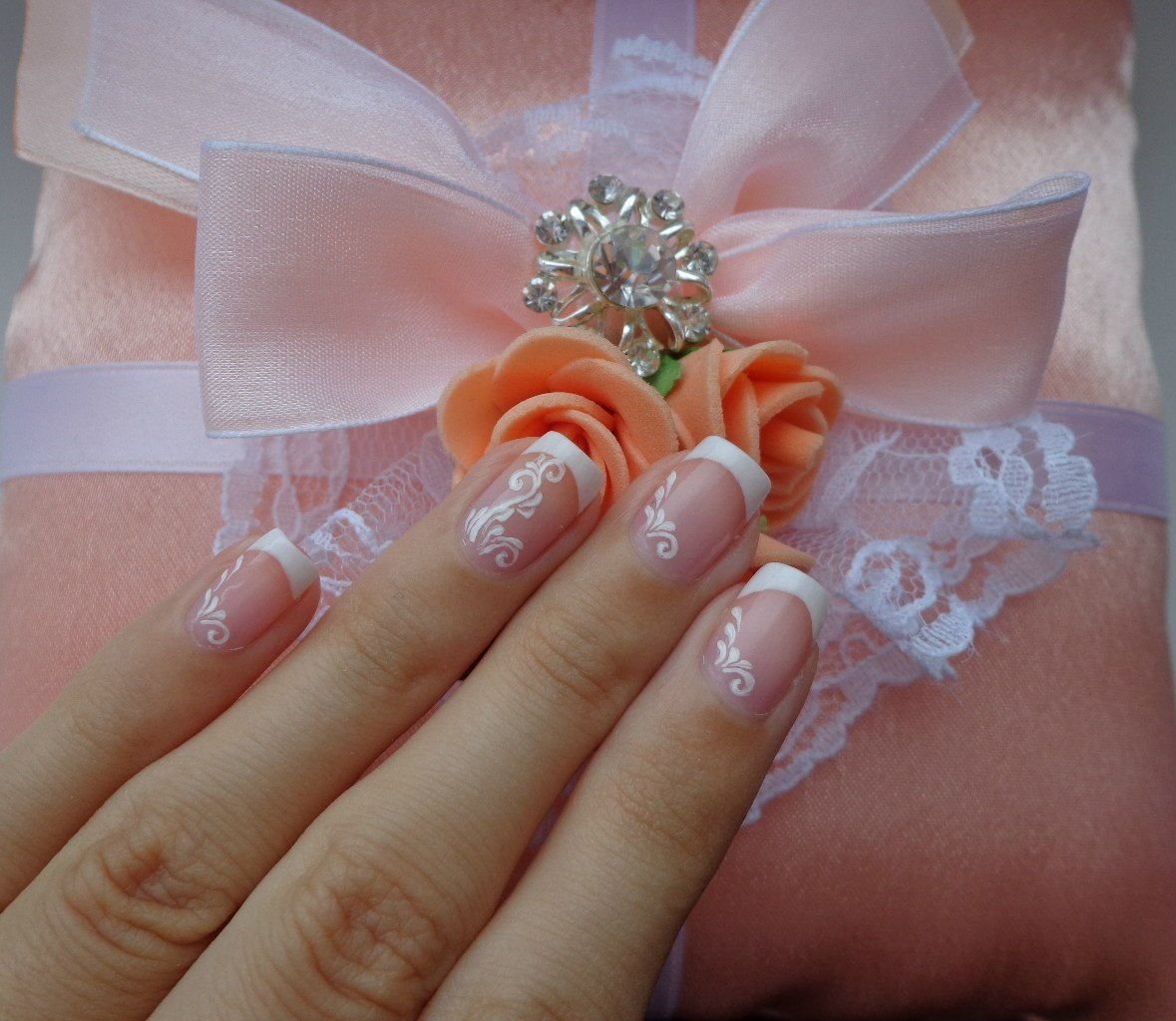 Ногти на свадьбу: как подготовить, какой цвет и дизайн выбрать?