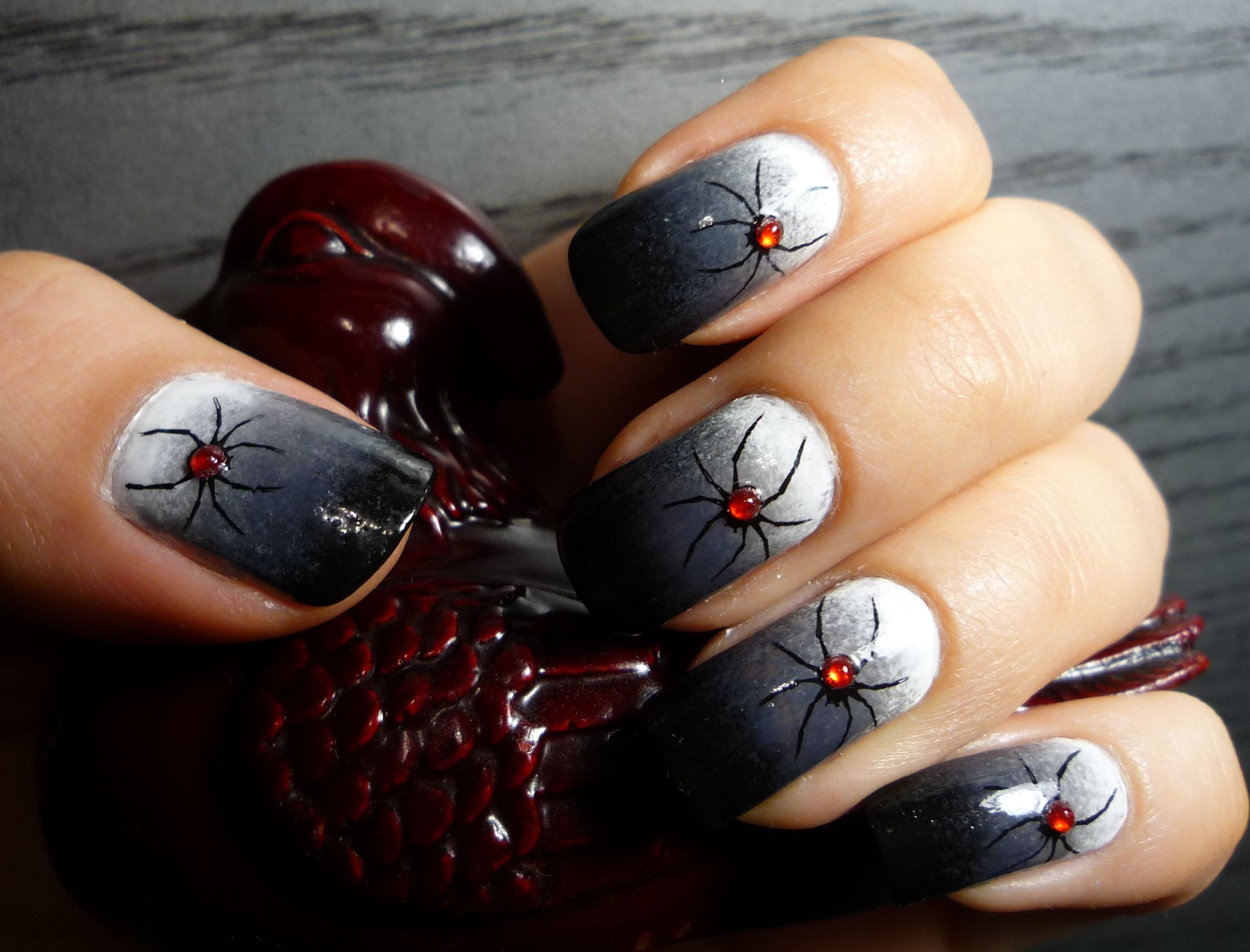 Маникюр с пауком: фото дизайна ногтей, с паутиной, со стразами, как нарисовать пошагово