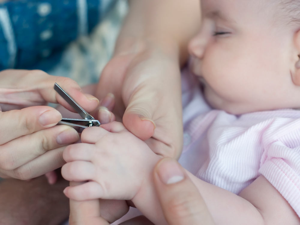 Как правильно подстригать ногти ребенку