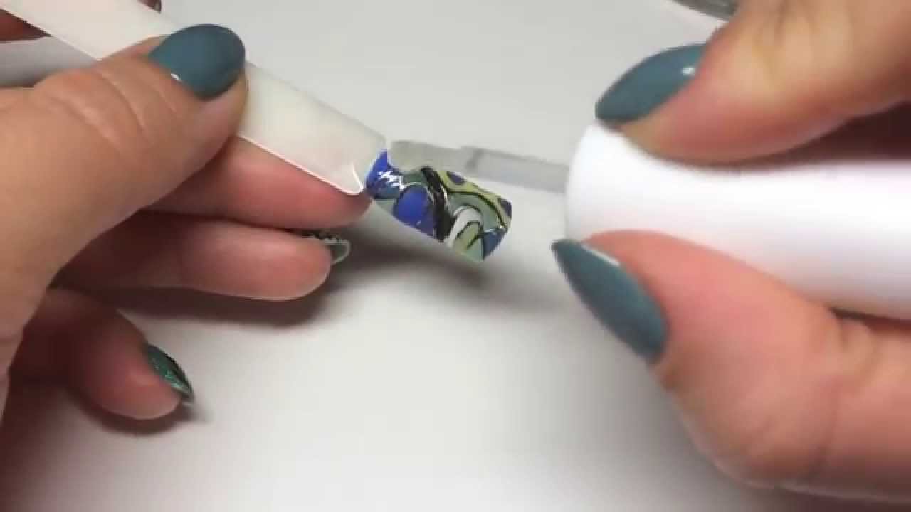 Секреты техники «эмаль на золоте» в дизайне ногтей