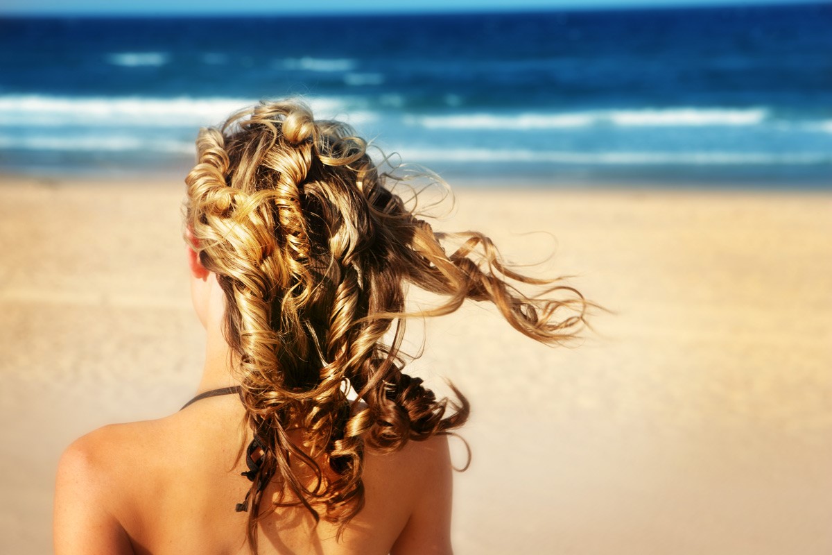 Как морская вода влияет на волосы: польза и вред