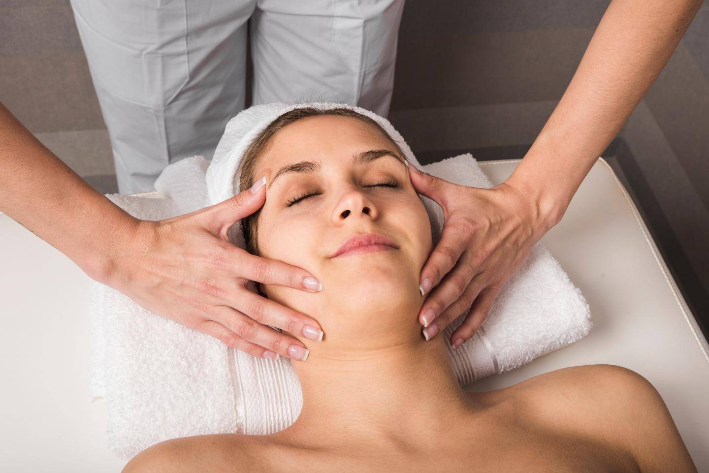 Миофасциальный массаж лица - современный метод омоложения без операции | здоровье семьи