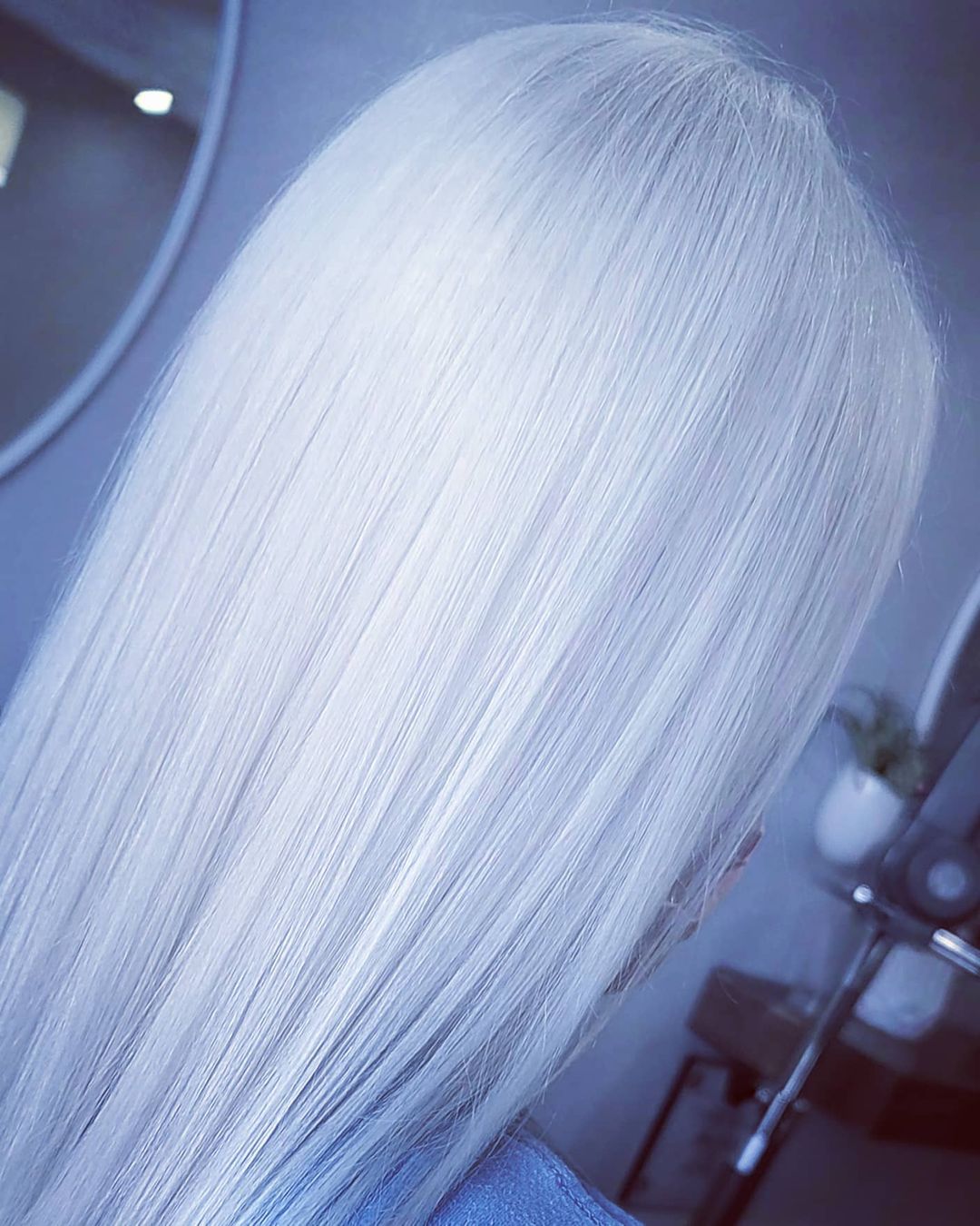 Белые волосы