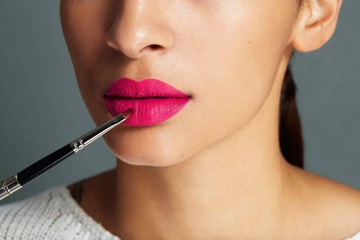 Как правильно красить губы карандашом и помадой?