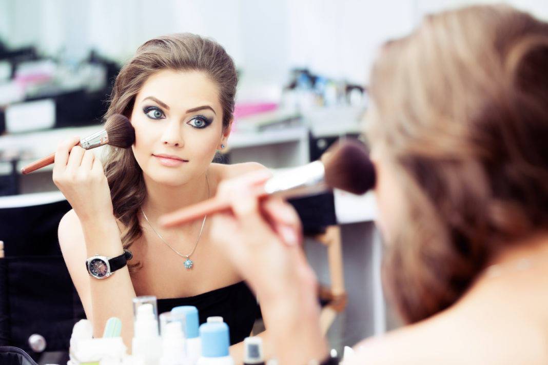 Повседневный и дневной макияж для деловой женщины