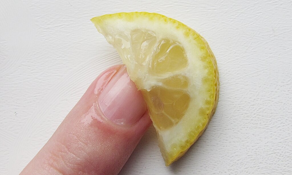 Ванночки с лимоном для ногтей — полезные свойства и рецепты