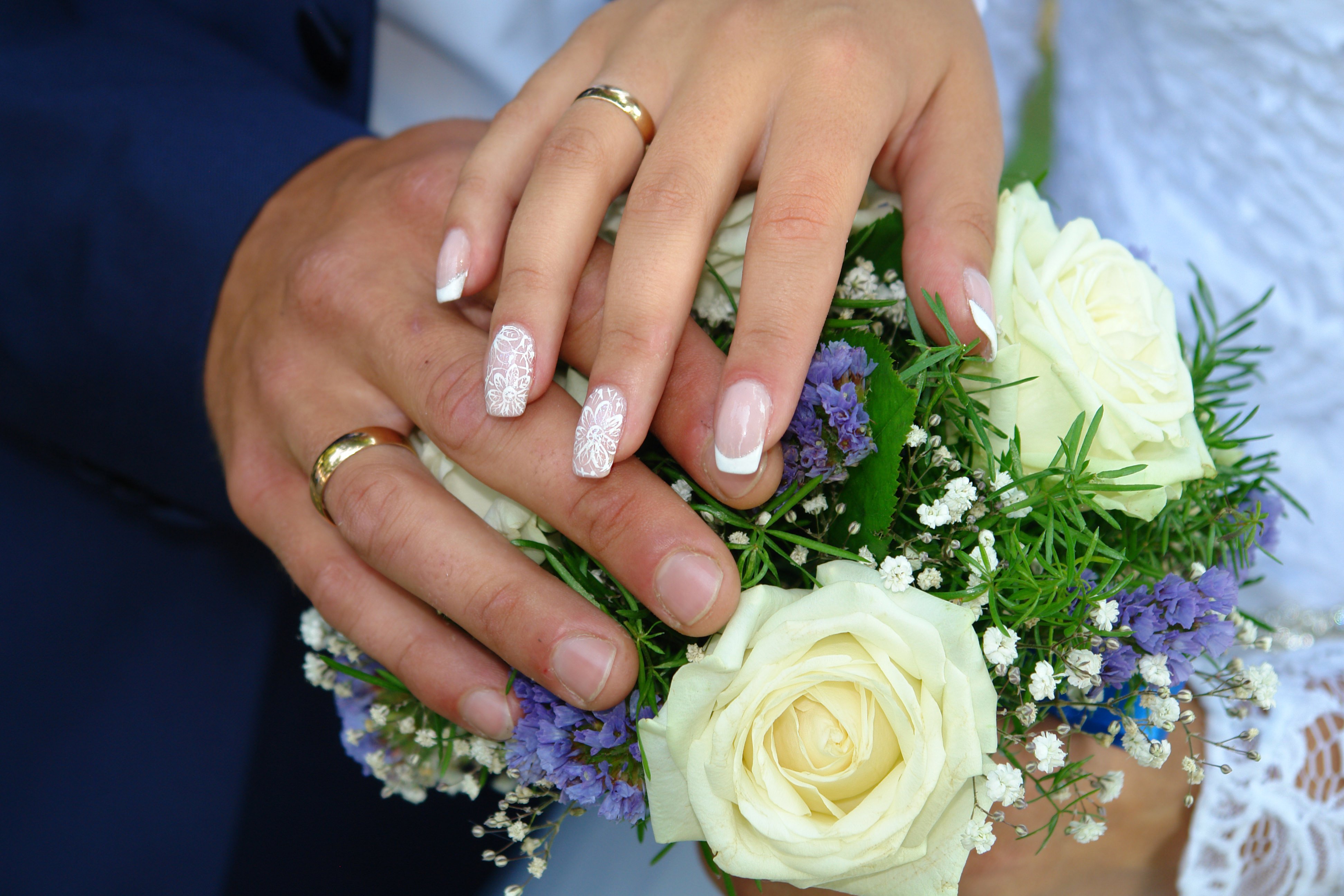 Красивый свадебный маникюр 2021-2022: топ-10 идей свадебного маникюра невесты на фото
