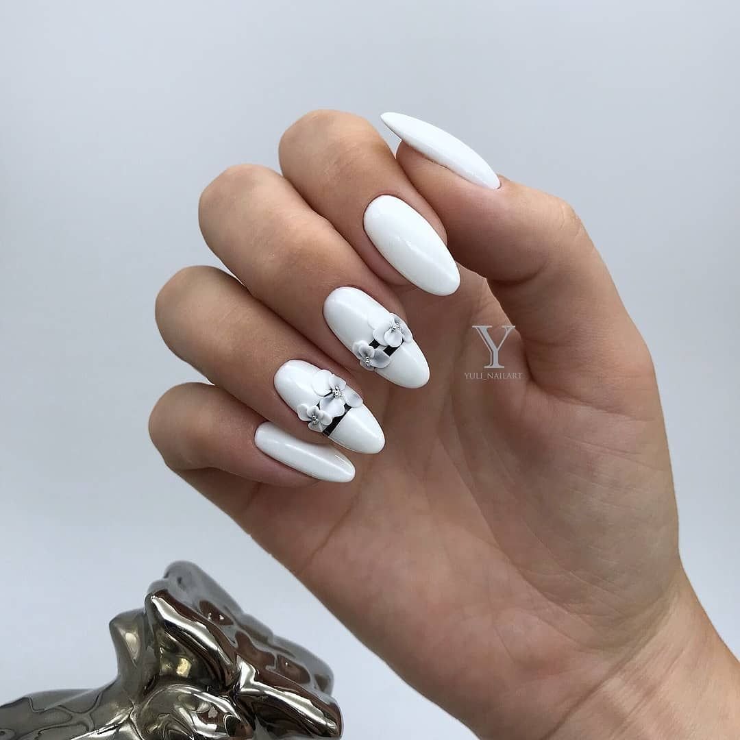 Новинки дизайна ногтей в белом цвете: фото-идеи маникюра 2021-2022