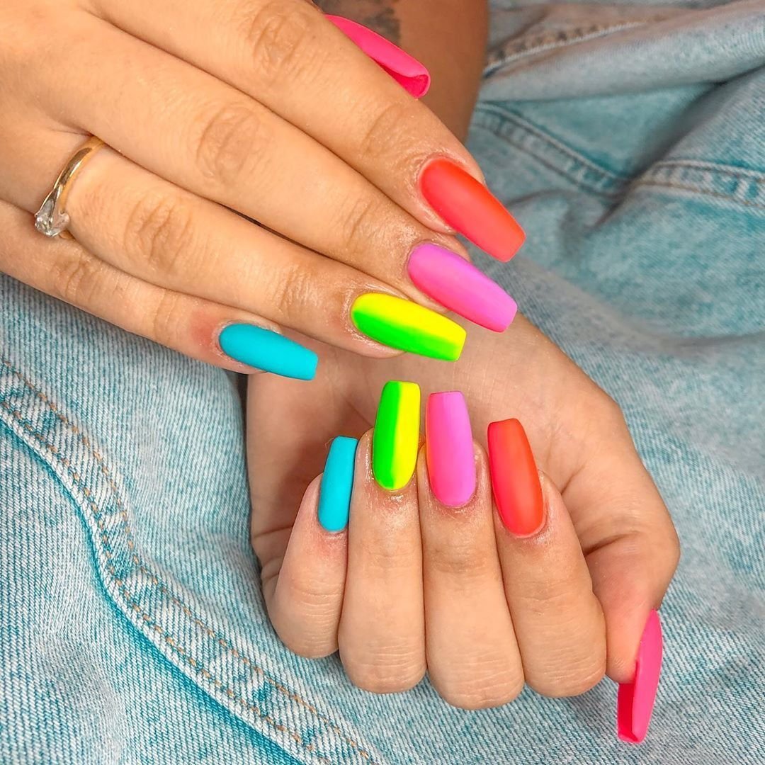 Как красиво накрасить ногти двумя цветами