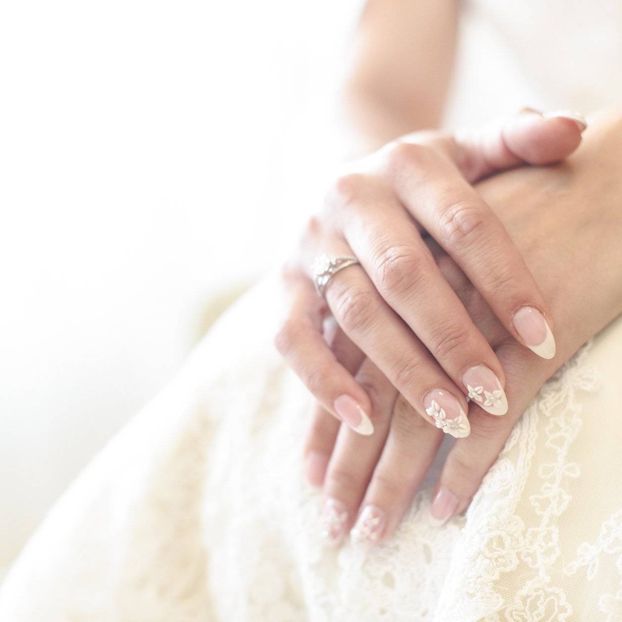 Свадебный маникюр 2020 года - 70 фото новинок дизайна ногтей для невесты