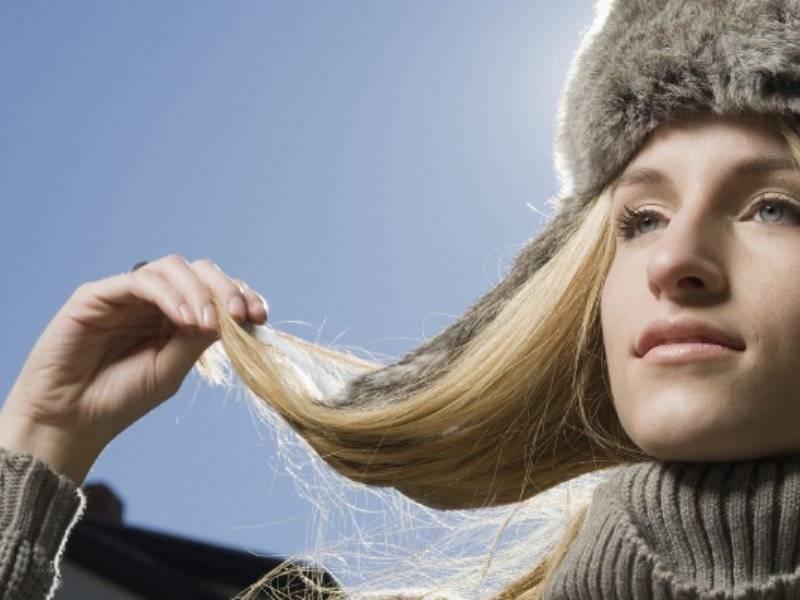 Уход за волосами зимой: 10 главных правил