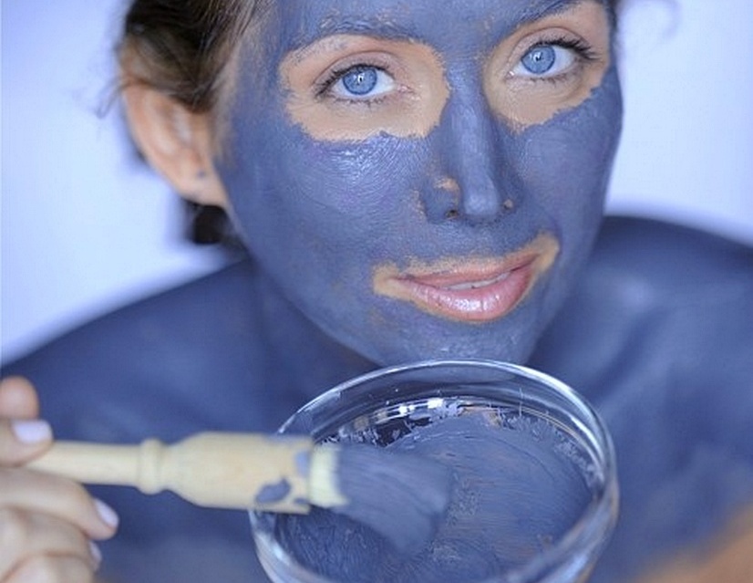 Маска из голубой глины для лица — эффективное средство против угрей, пор, прыщей, чёрных точек