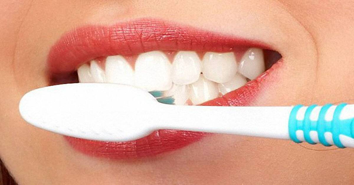 Отбеливание зубов кислотой: виды и способы отбеливания на дому