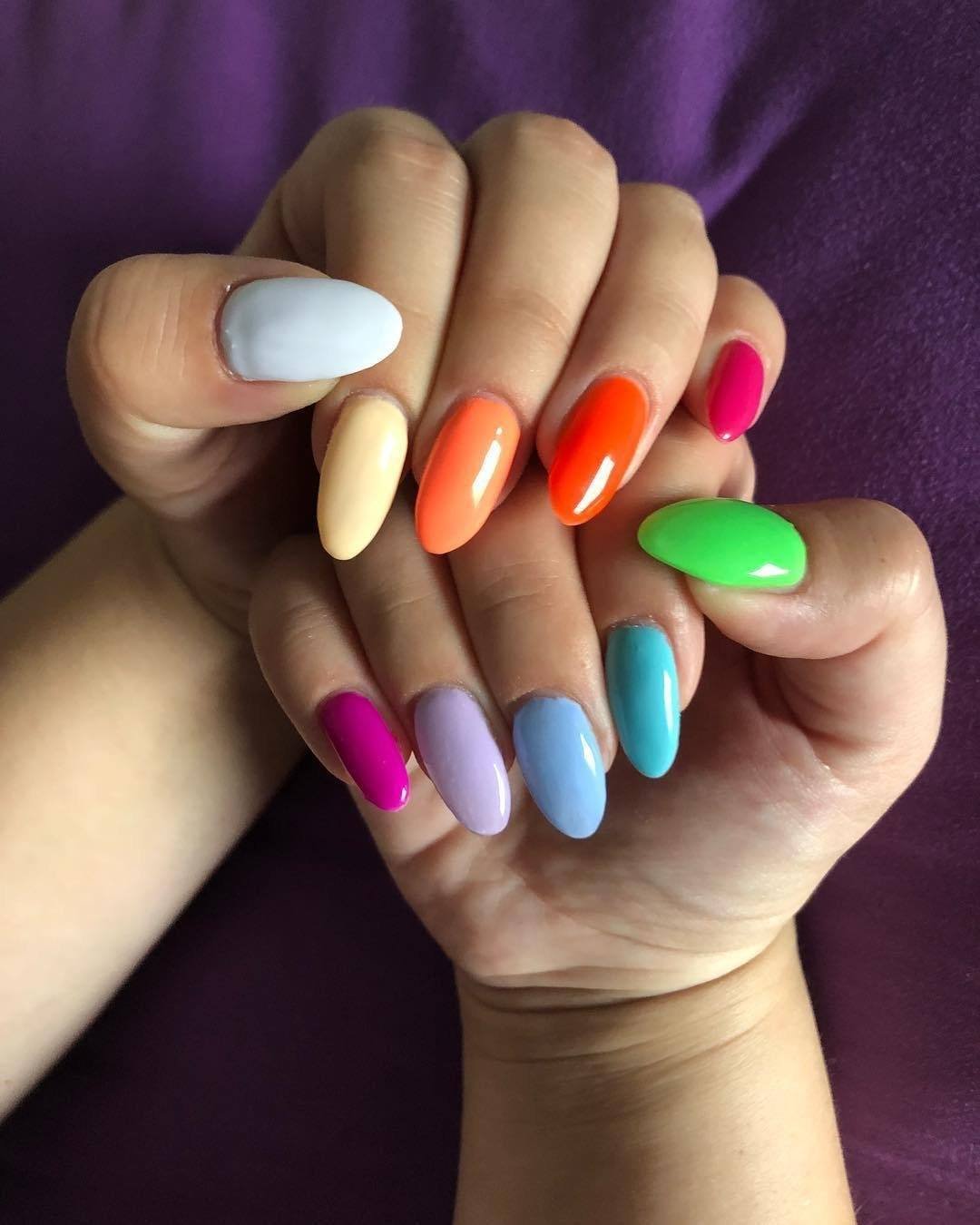 Разноцветный маникюр, как накрасить ногти разными лаками