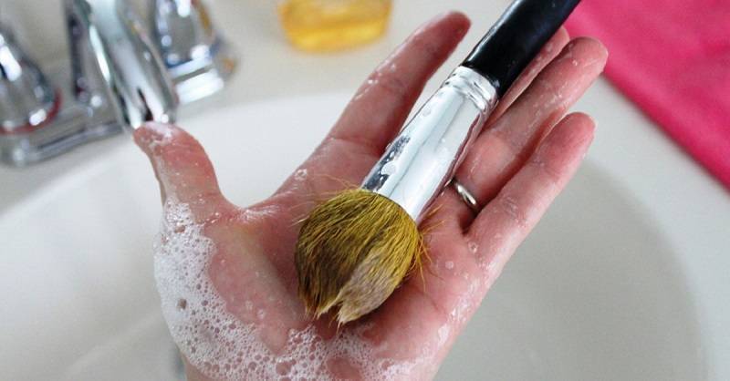 Как правильно мыть кисти для макияжа: советы