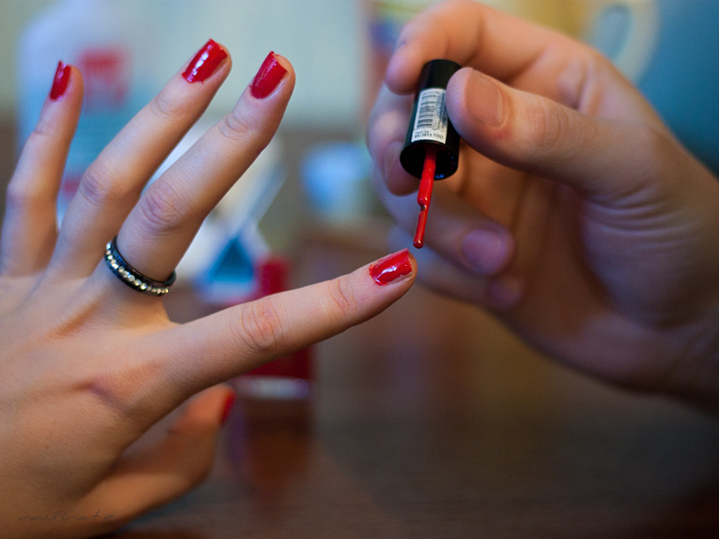 Как красиво накрасить ногти лаком в домашних условиях