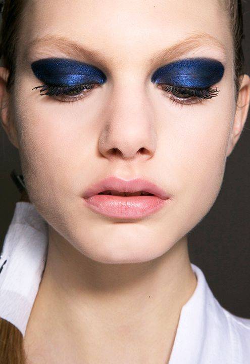 Синие тени в макияже: актуальность, тренды, пошаговый урок