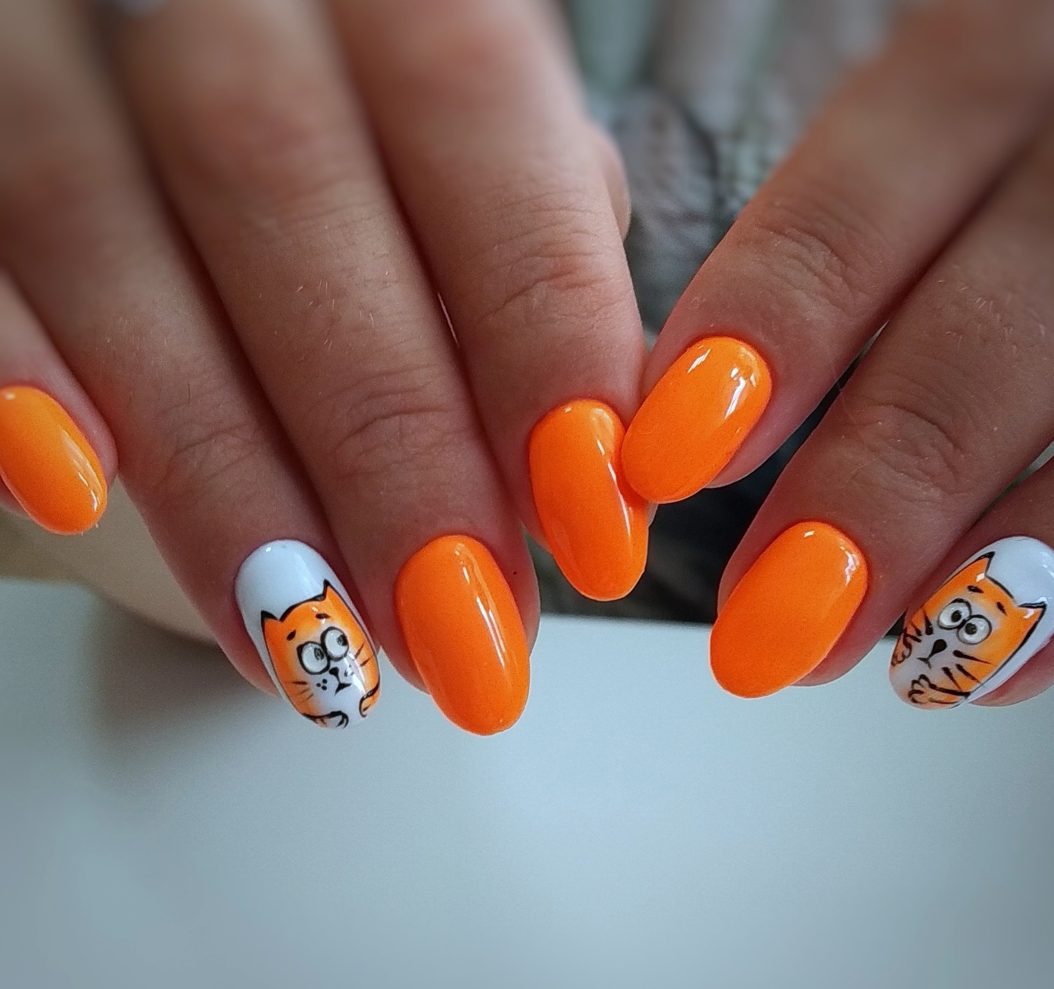 Оранжевый маникюр: на коротких и длинных ногтях, в сочетании с яркими цветами