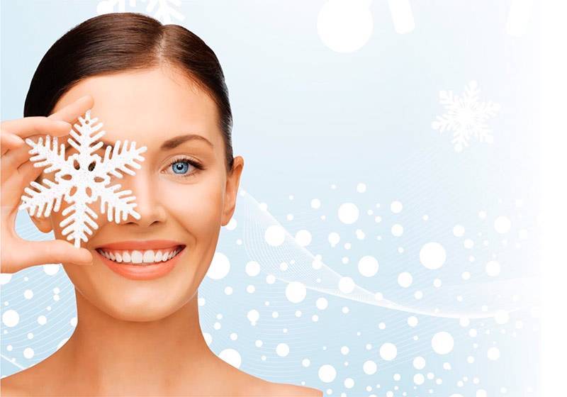 Уход за кожей лица зимой: особенности питания, увлажнения и защиты, советы косметолога, обзор средств