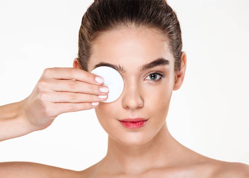 Как правильно снимать макияж с глаз: средства, рекомендации