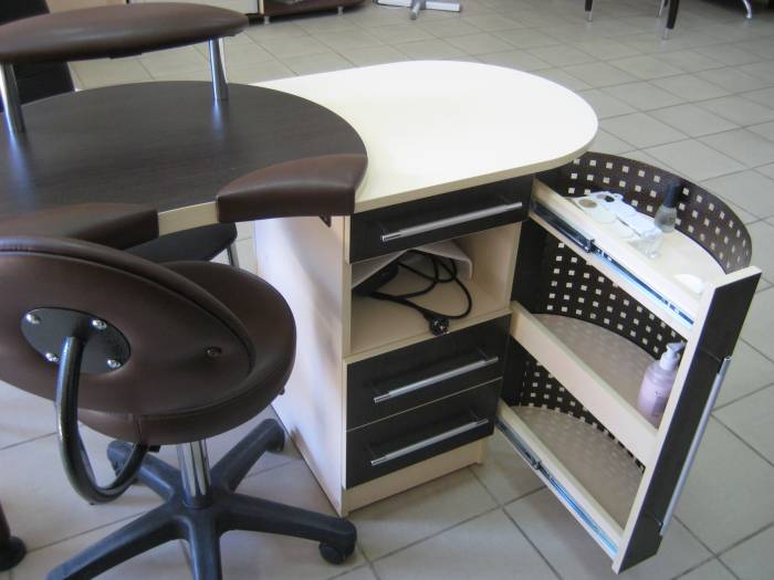 Маникюрный шкаф. Столик для маникюра. Необычные маникюрные столы. Маникюрный стол складной. Стол мастера маникюра.