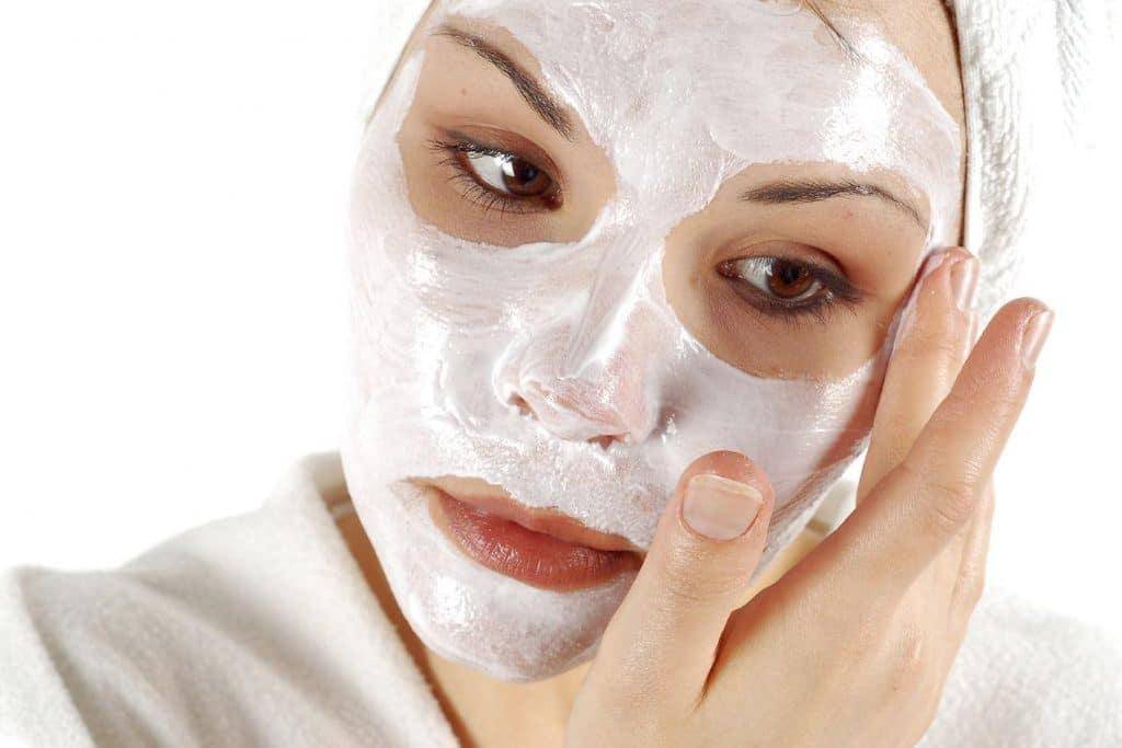 Кефирная маска для лица: польза и подборка популярных рецептов
