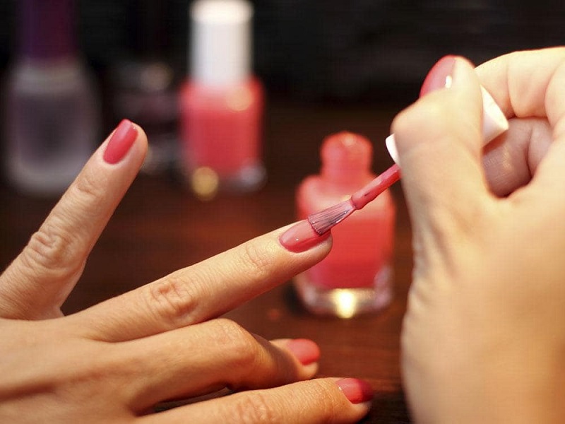 Как правильно красить ногти лаком - поэтапная инструкция для начинающих