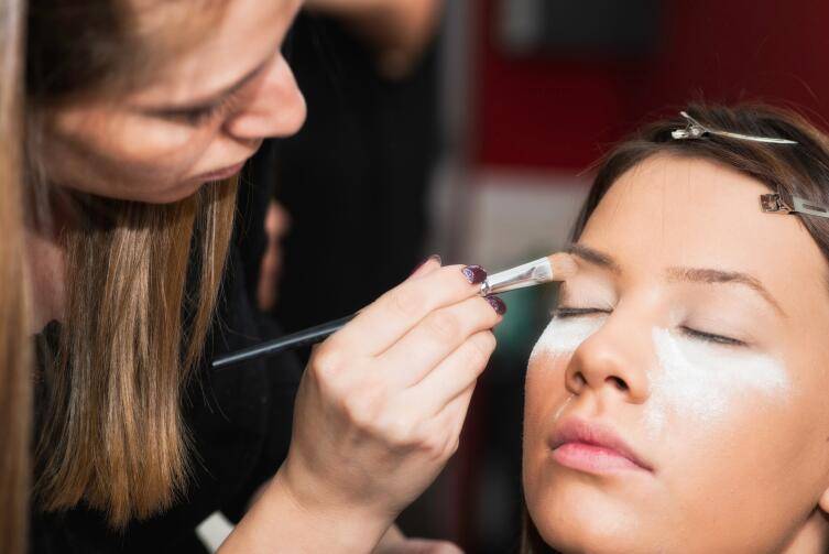 Как наносить макияж для начинающих: пошагово