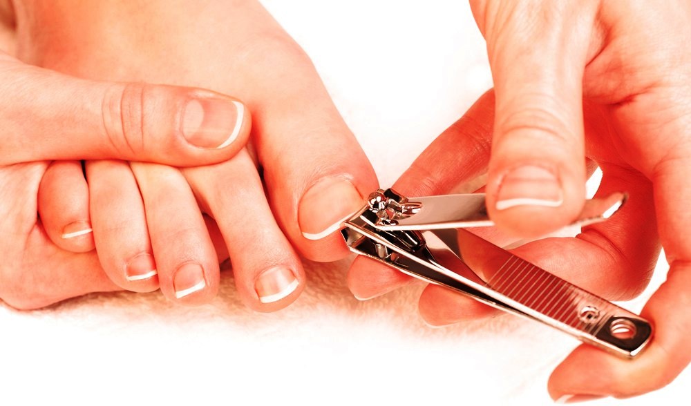 Как подстричь ногти на правой руке: руководство для правшей