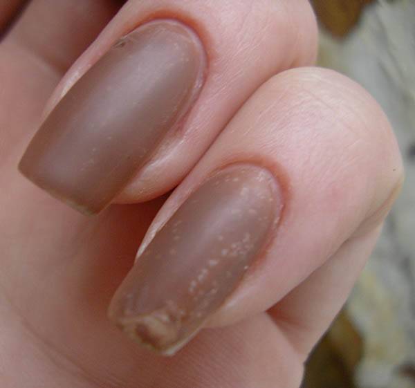 Почему пузырится лак на ногтях, после нанесения и сушки, причины появления пузырьков при высыхании
