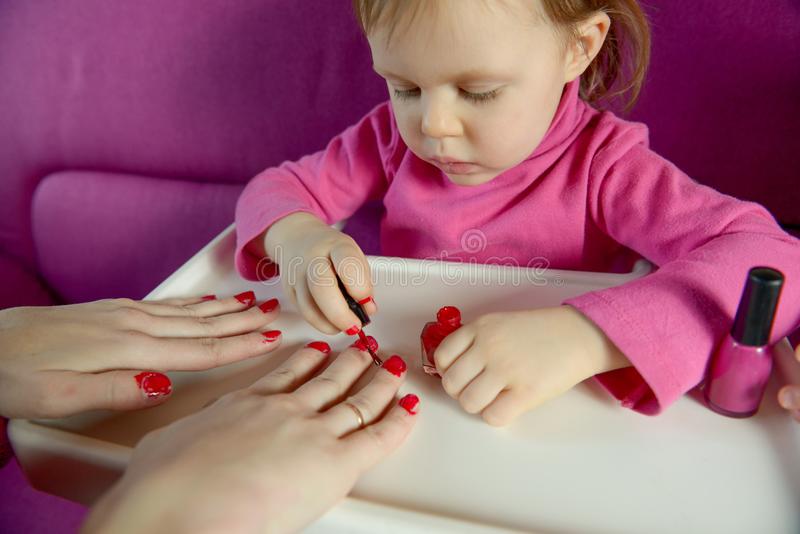 Со скольки лет можно наращивать ногти: возрастные ограничение, возможные последствия раннего наращивания