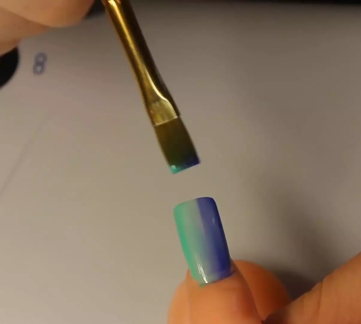 Современные технологии нанесения градиента на ногти гель лаком
