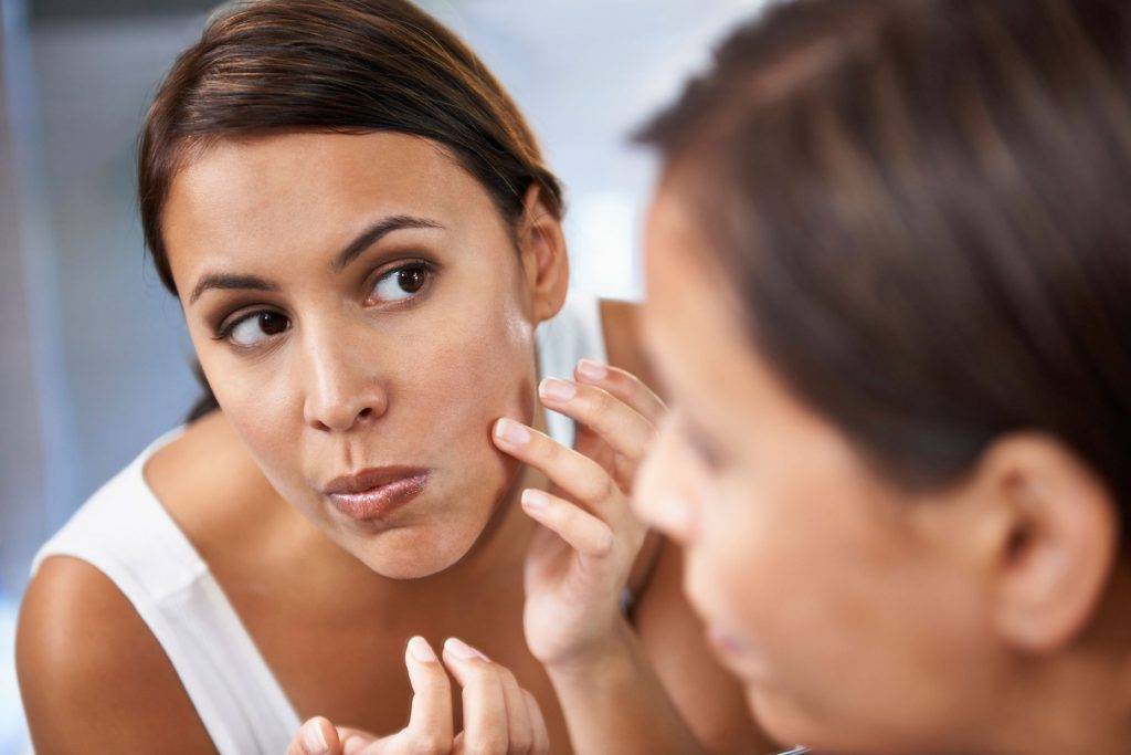 Правильный вечерний уход за кожей лица: полезные советы и рекомендации